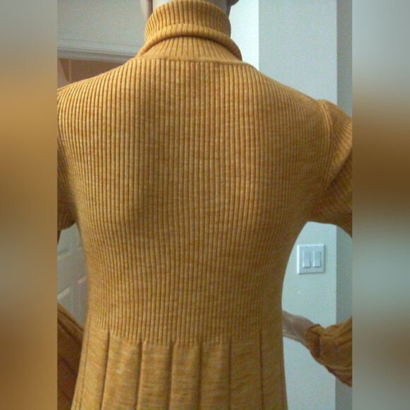 BNWOT MAXI SWEATER DRESS SZ. SM BY ELIZABETH & JAMES 100% WOOL GOLDEN COLOR LUX - Picture 8 of 13